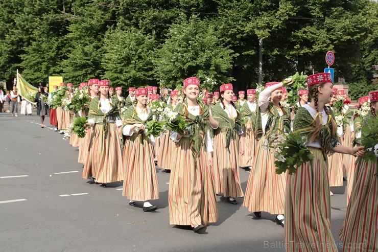 XI Latvijas skolu jaunatnes dziesmu un deju svētku gājiens - atrodi savu kolektīvu (5.daļa) 154408