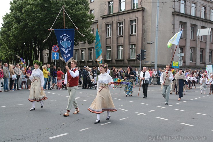 XI Latvijas skolu jaunatnes dziesmu un deju svētku gājiens - atrodi savu kolektīvu (6.daļa) 154418