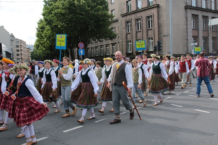 XI Latvijas skolu jaunatnes dziesmu un deju svētku gājiens - atrodi savu kolektīvu (6.daļa) 154426