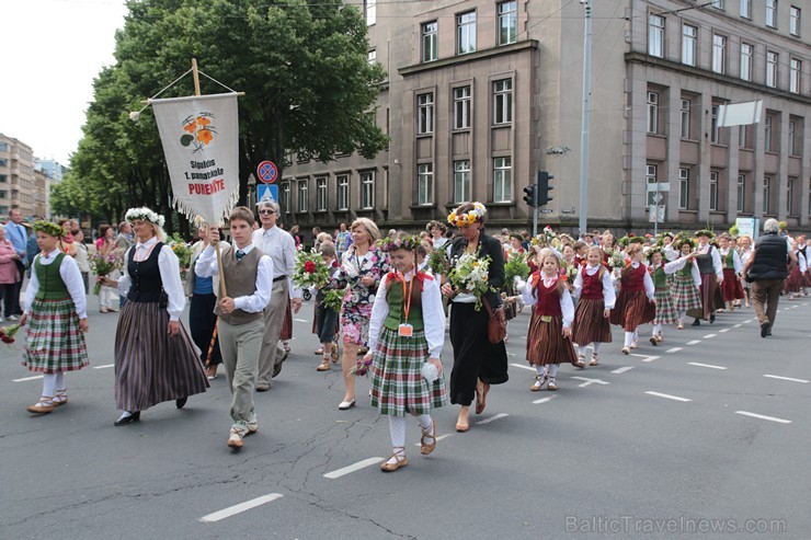 XI Latvijas skolu jaunatnes dziesmu un deju svētku gājiens - atrodi savu kolektīvu (6.daļa) 154429