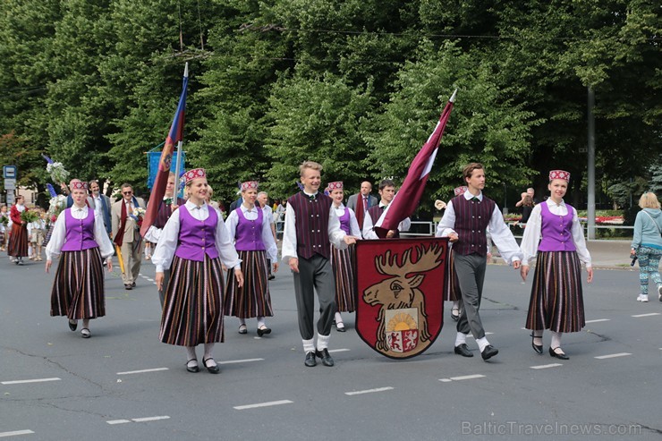 XI Latvijas skolu jaunatnes dziesmu un deju svētku gājiens - atrodi savu kolektīvu (6.daļa) 154431