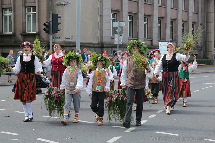 XI Latvijas skolu jaunatnes dziesmu un deju svētku gājiens - atrodi savu kolektīvu (6.daļa) 154441