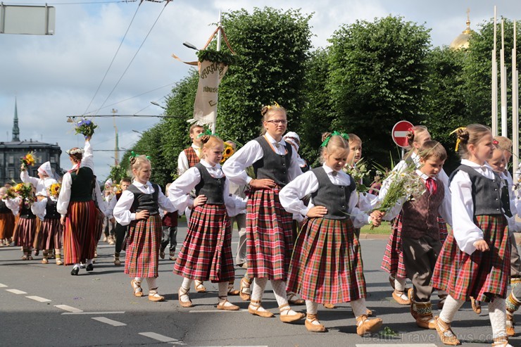 XI Latvijas skolu jaunatnes dziesmu un deju svētku gājiens - atrodi savu kolektīvu (6.daļa) 154459