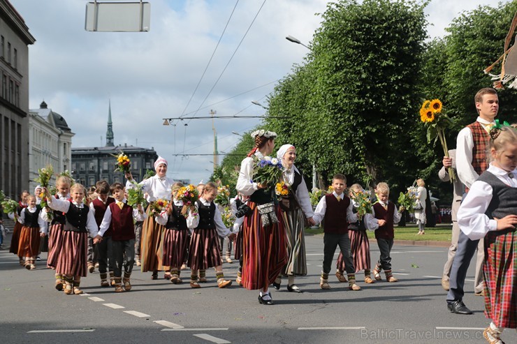 XI Latvijas skolu jaunatnes dziesmu un deju svētku gājiens - atrodi savu kolektīvu (6.daļa) 154460