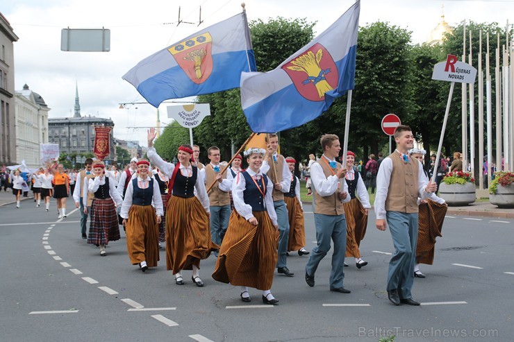 XI Latvijas skolu jaunatnes dziesmu un deju svētku gājiens - atrodi savu kolektīvu (6.daļa) 154469