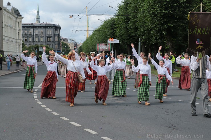 XI Latvijas skolu jaunatnes dziesmu un deju svētku gājiens - atrodi savu kolektīvu (6.daļa) 154476