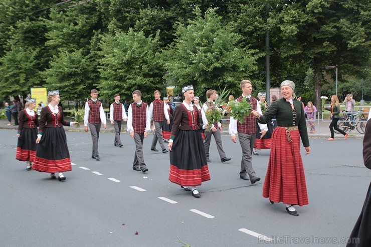 XI Latvijas skolu jaunatnes dziesmu un deju svētku gājiens - atrodi savu kolektīvu (6.daļa) 154492