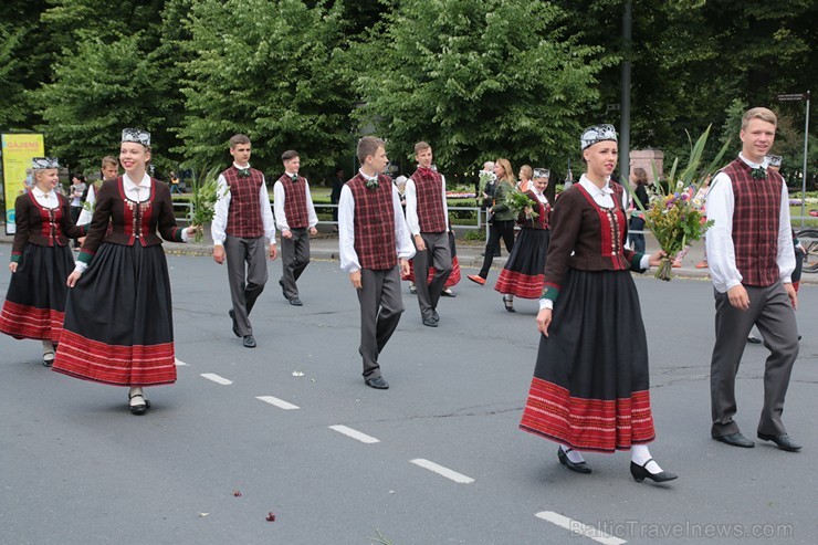 XI Latvijas skolu jaunatnes dziesmu un deju svētku gājiens - atrodi savu kolektīvu (6.daļa) 154493