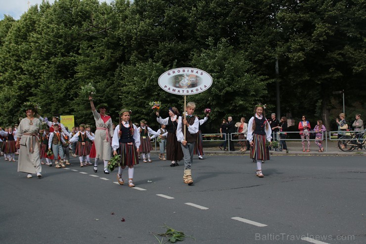 XI Latvijas skolu jaunatnes dziesmu un deju svētku gājiens - atrodi savu kolektīvu (6.daļa) 154494