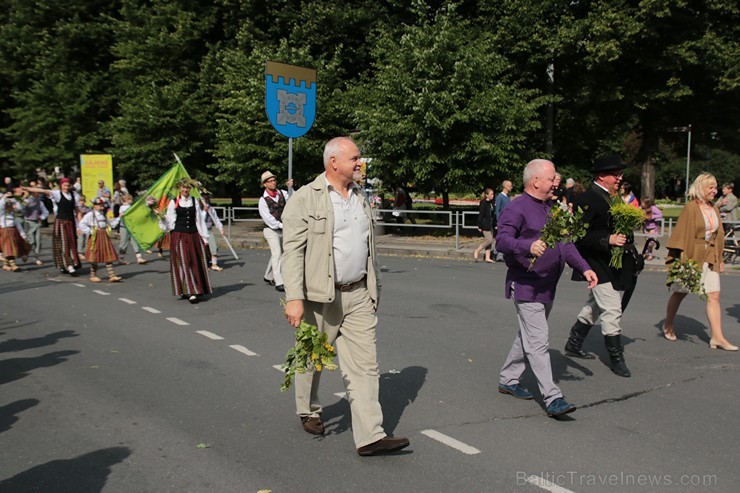 XI Latvijas skolu jaunatnes dziesmu un deju svētku gājiens - atrodi savu kolektīvu (6.daļa) 154504