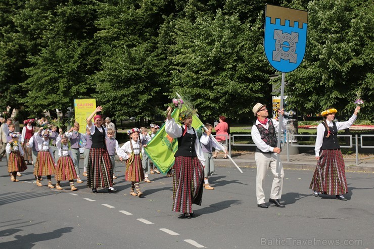 XI Latvijas skolu jaunatnes dziesmu un deju svētku gājiens - atrodi savu kolektīvu (6.daļa) 154505