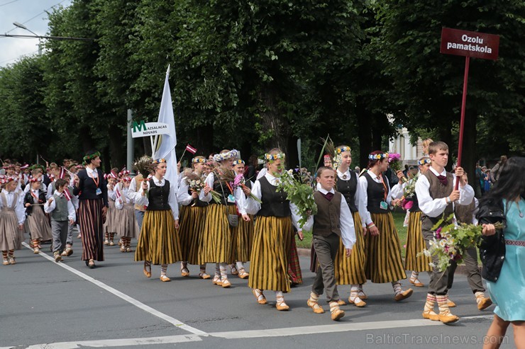 XI Latvijas skolu jaunatnes dziesmu un deju svētku gājiens - atrodi savu kolektīvu (7.daļa) 154525