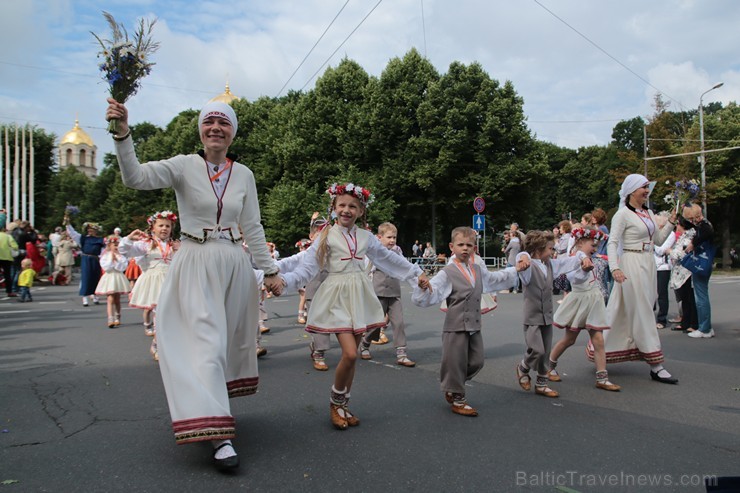 XI Latvijas skolu jaunatnes dziesmu un deju svētku gājiens - atrodi savu kolektīvu (7.daļa) 154535