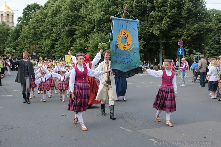 XI Latvijas skolu jaunatnes dziesmu un deju svētku gājiens - atrodi savu kolektīvu (7.daļa) 154553