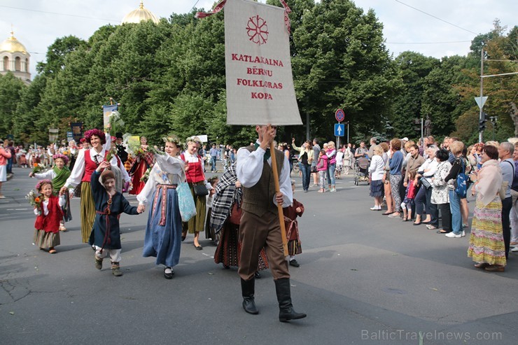 XI Latvijas skolu jaunatnes dziesmu un deju svētku gājiens - atrodi savu kolektīvu (7.daļa) 154558