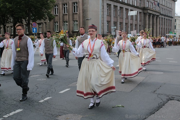 XI Latvijas skolu jaunatnes dziesmu un deju svētku gājiens - atrodi savu kolektīvu (7.daļa) 154559