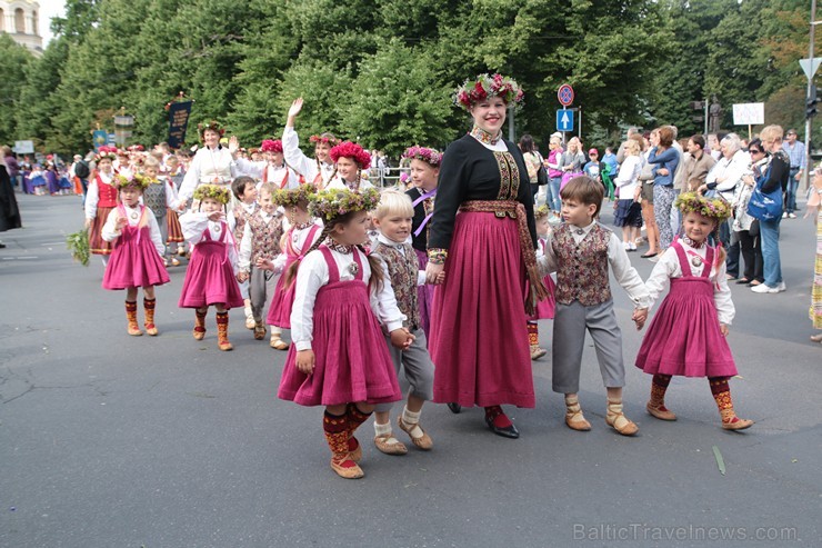 XI Latvijas skolu jaunatnes dziesmu un deju svētku gājiens - atrodi savu kolektīvu (7.daļa) 154560