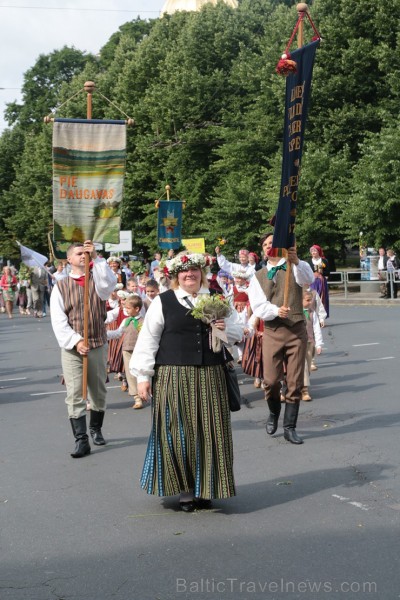 XI Latvijas skolu jaunatnes dziesmu un deju svētku gājiens - atrodi savu kolektīvu (7.daļa) 154564