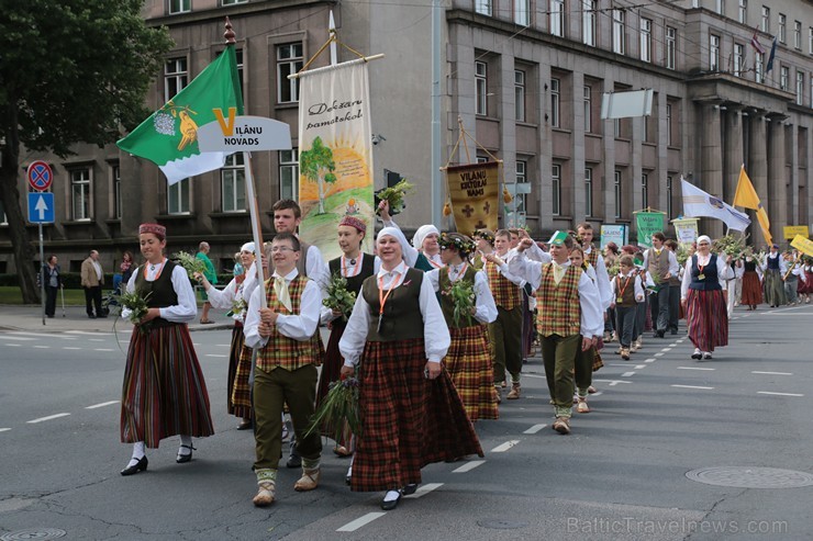 XI Latvijas skolu jaunatnes dziesmu un deju svētku gājiens - atrodi savu kolektīvu (7.daļa) 154565