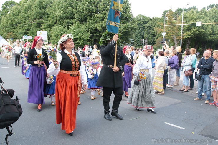 XI Latvijas skolu jaunatnes dziesmu un deju svētku gājiens - atrodi savu kolektīvu (7.daļa) 154566