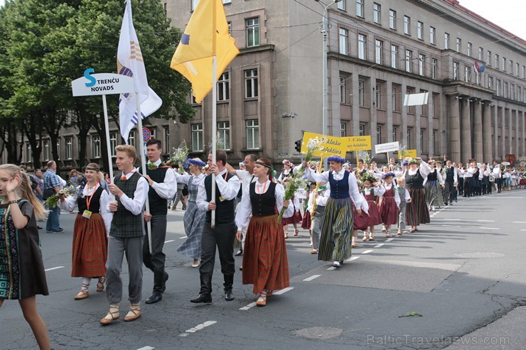 XI Latvijas skolu jaunatnes dziesmu un deju svētku gājiens - atrodi savu kolektīvu (7.daļa) 154574