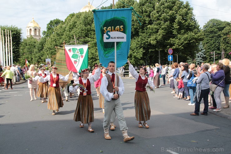 XI Latvijas skolu jaunatnes dziesmu un deju svētku gājiens - atrodi savu kolektīvu (7.daļa) 154580