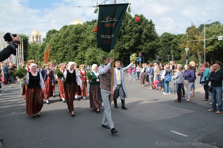 XI Latvijas skolu jaunatnes dziesmu un deju svētku gājiens - atrodi savu kolektīvu (7.daļa) 154591