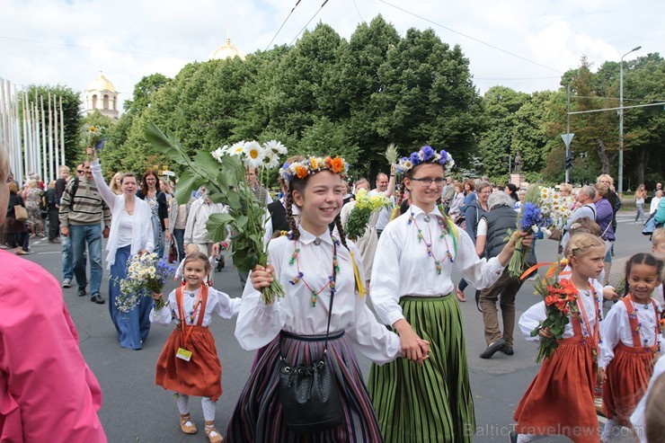 XI Latvijas skolu jaunatnes dziesmu un deju svētku gājiens - atrodi savu kolektīvu (7.daļa) 154599