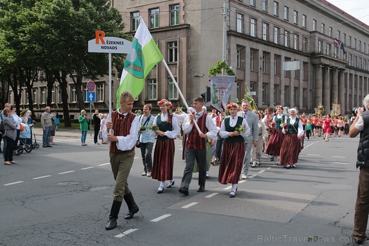 XI Latvijas skolu jaunatnes dziesmu un deju svētku gājiens - atrodi savu kolektīvu (7.daļa) 154605