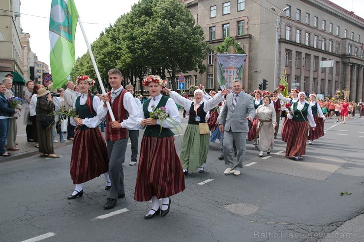 XI Latvijas skolu jaunatnes dziesmu un deju svētku gājiens - atrodi savu kolektīvu (7.daļa) 154606