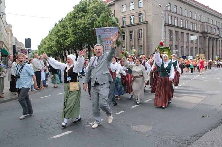 XI Latvijas skolu jaunatnes dziesmu un deju svētku gājiens - atrodi savu kolektīvu (7.daļa) 154607