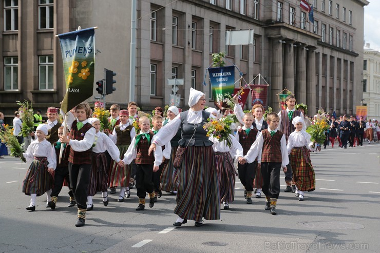 XI Latvijas skolu jaunatnes dziesmu un deju svētku gājiens - atrodi savu kolektīvu (7.daļa) 154610