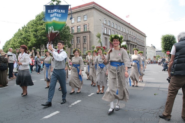 XI Latvijas skolu jaunatnes dziesmu un deju svētku gājiens - atrodi savu kolektīvu (7.daļa) 154611