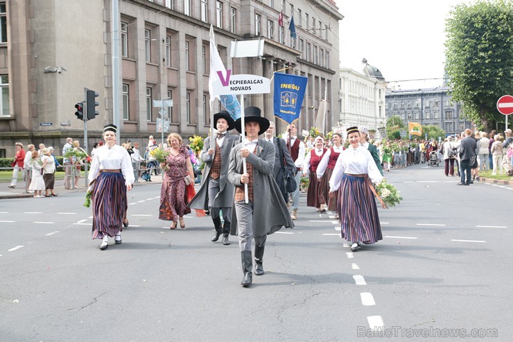 XI Latvijas skolu jaunatnes dziesmu un deju svētku gājiens - atrodi savu kolektīvu (8.daļa) 154621