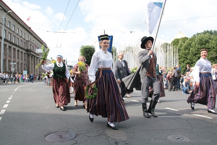 XI Latvijas skolu jaunatnes dziesmu un deju svētku gājiens - atrodi savu kolektīvu (8.daļa) 154622