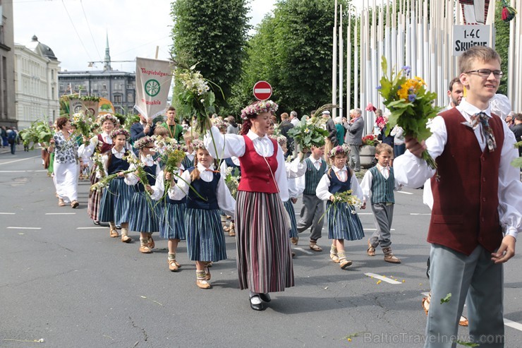 XI Latvijas skolu jaunatnes dziesmu un deju svētku gājiens - atrodi savu kolektīvu (8.daļa) 154625