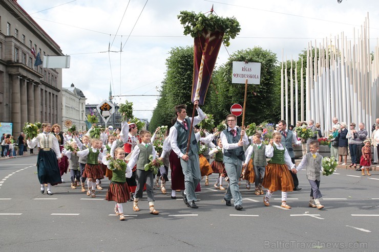 XI Latvijas skolu jaunatnes dziesmu un deju svētku gājiens - atrodi savu kolektīvu (8.daļa) 154642