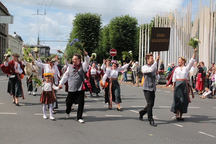 XI Latvijas skolu jaunatnes dziesmu un deju svētku gājiens - atrodi savu kolektīvu (8.daļa) 154648