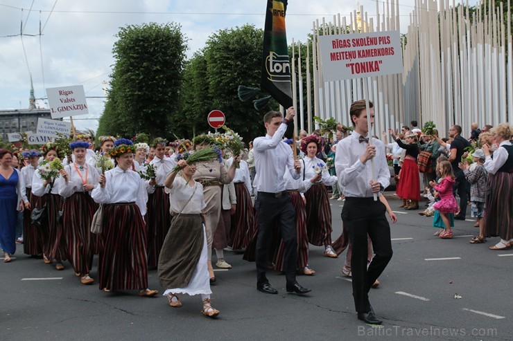 XI Latvijas skolu jaunatnes dziesmu un deju svētku gājiens - atrodi savu kolektīvu (8.daļa) 154655