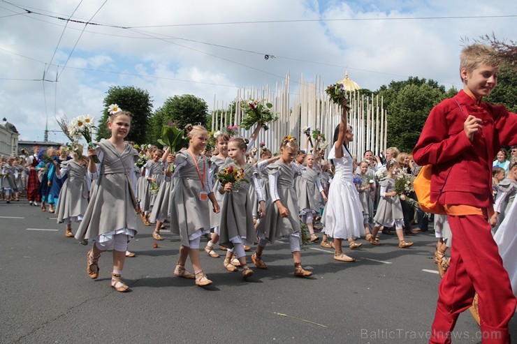 XI Latvijas skolu jaunatnes dziesmu un deju svētku gājiens - atrodi savu kolektīvu (8.daļa) 154668