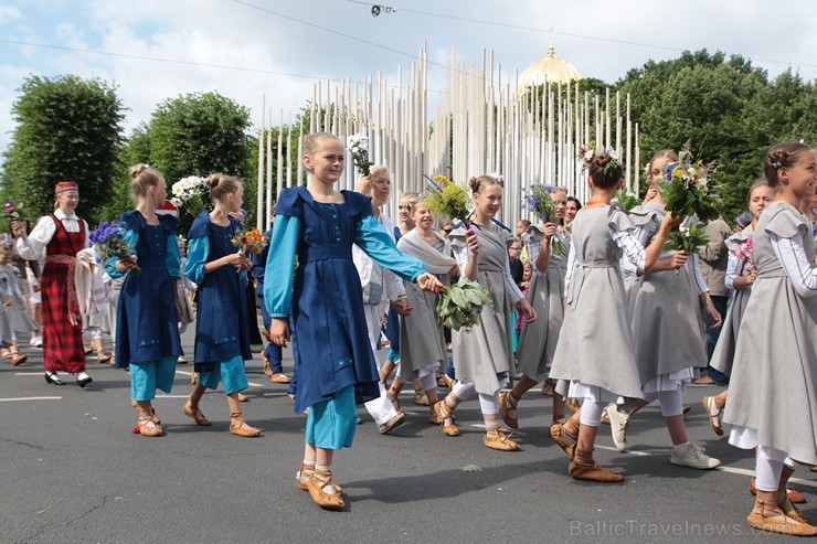 XI Latvijas skolu jaunatnes dziesmu un deju svētku gājiens - atrodi savu kolektīvu (8.daļa) 154670