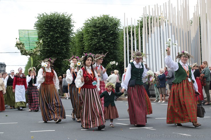 XI Latvijas skolu jaunatnes dziesmu un deju svētku gājiens - atrodi savu kolektīvu (8.daļa) 154676