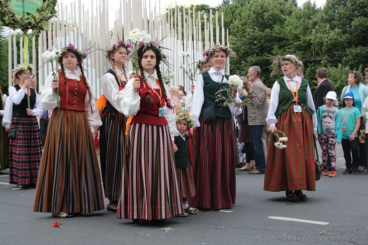 XI Latvijas skolu jaunatnes dziesmu un deju svētku gājiens - atrodi savu kolektīvu (8.daļa) 154678