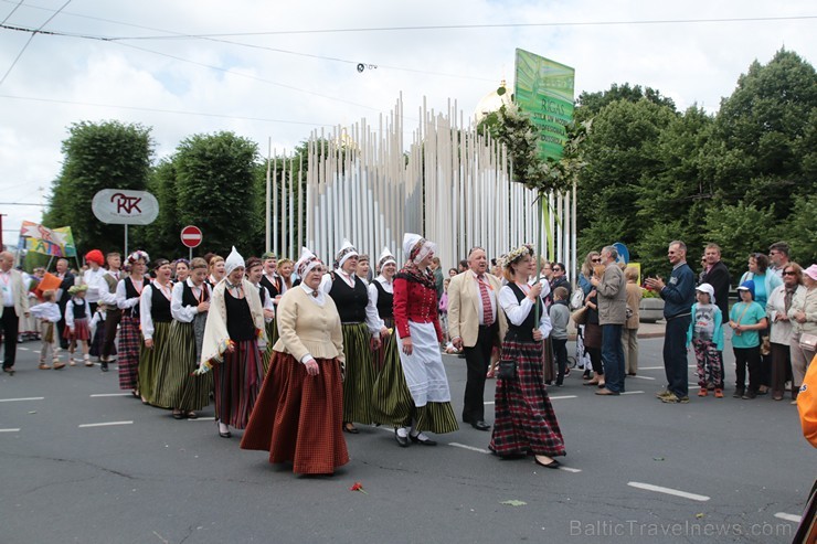 XI Latvijas skolu jaunatnes dziesmu un deju svētku gājiens - atrodi savu kolektīvu (8.daļa) 154679