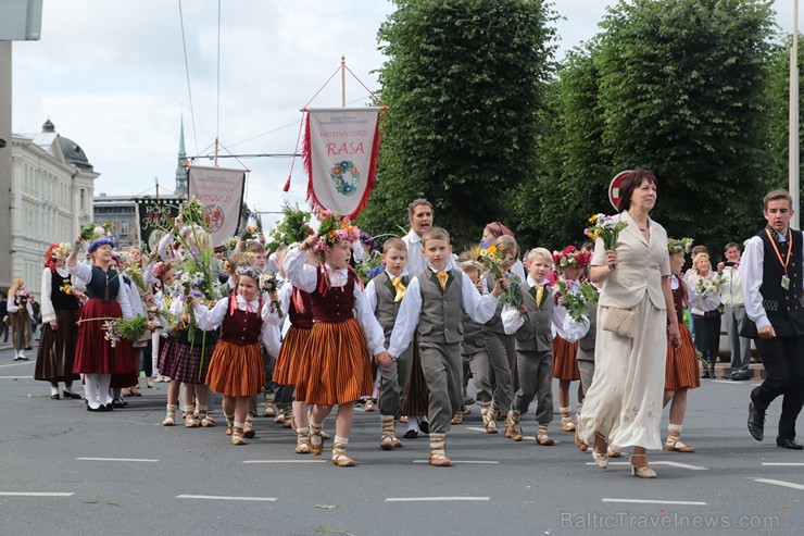 XI Latvijas skolu jaunatnes dziesmu un deju svētku gājiens - atrodi savu kolektīvu (8.daļa) 154689