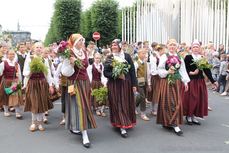 XI Latvijas skolu jaunatnes dziesmu un deju svētku gājiens - atrodi savu kolektīvu (8.daļa) 154696