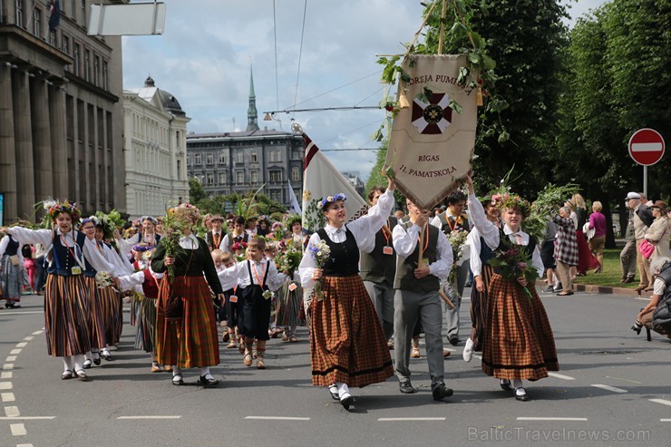 XI Latvijas skolu jaunatnes dziesmu un deju svētku gājiens - atrodi savu kolektīvu (8.daļa) 154698