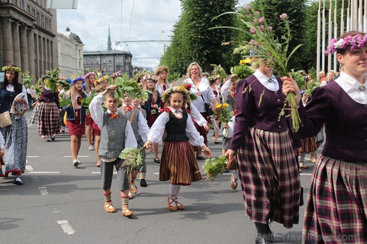 XI Latvijas skolu jaunatnes dziesmu un deju svētku gājiens - atrodi savu kolektīvu (8.daļa) 154700