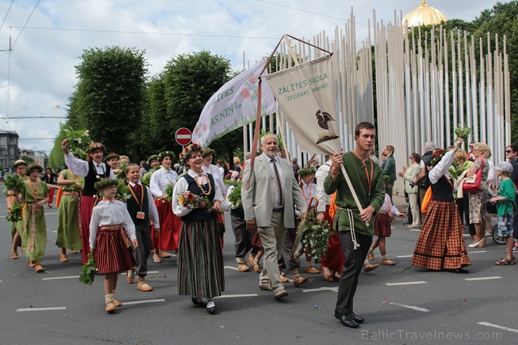 XI Latvijas skolu jaunatnes dziesmu un deju svētku gājiens - atrodi savu kolektīvu (9.daļa) 154715