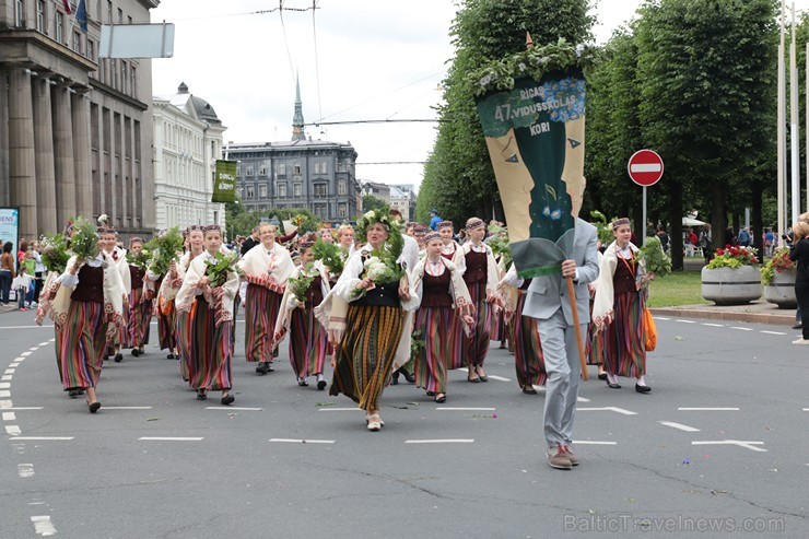 XI Latvijas skolu jaunatnes dziesmu un deju svētku gājiens - atrodi savu kolektīvu (9.daļa) 154734